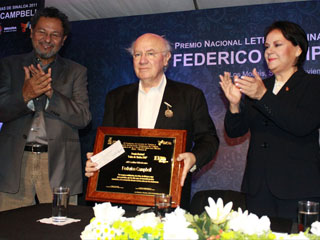 Recibe Federico Campbell el premio Sinaloa 2011