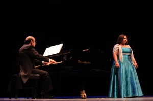Ritmos latinos llenan el Recital de Voz y Piano del Teatro del Centro de las Artes