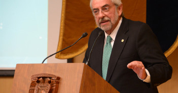 El rector Enrique Graue en la presentación del portal de Genética de la Diabetes Mellitus Tipo 2 (DMT2) en Español.